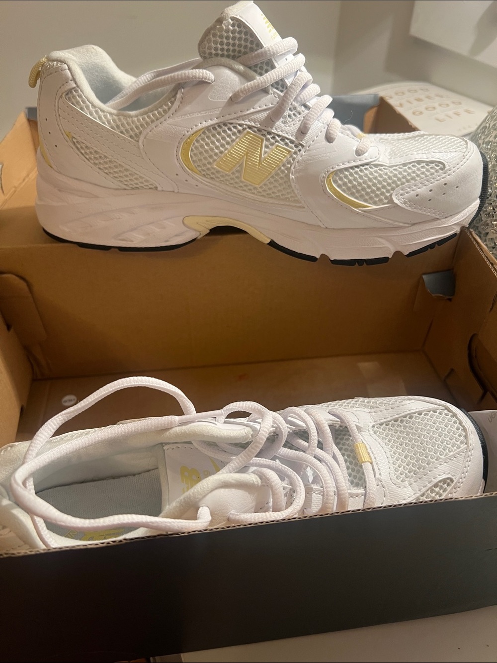 New Balance White and Yellow Sneakers like new